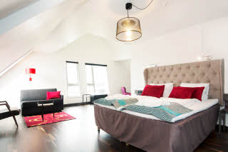 Dobbeltseng og interiør i Junior Suite, Scandic Stavanger City